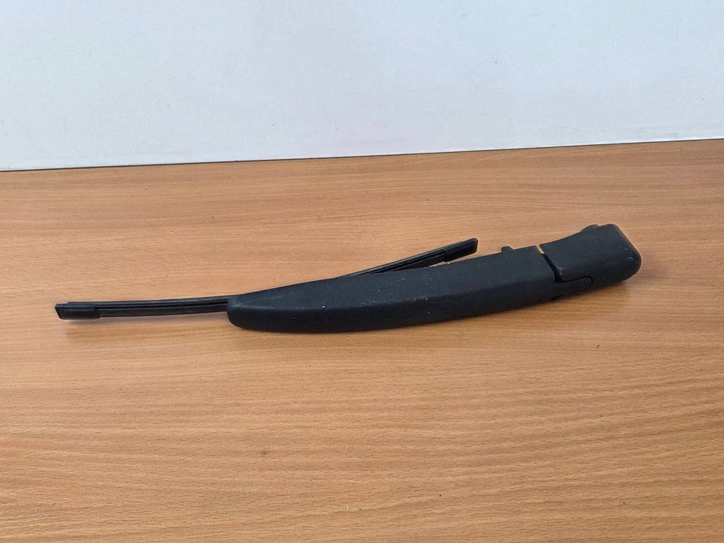 Aizmugurējā stikla tīrītāja svira W000037605