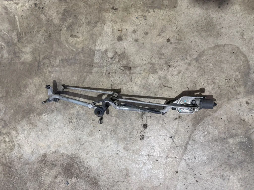 Front wiper linkage – Honda CR-V (2013-2016)
