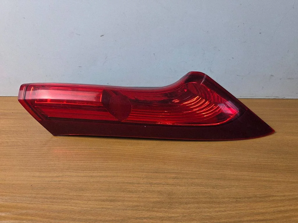 Lampa tylna w błotniku W0706