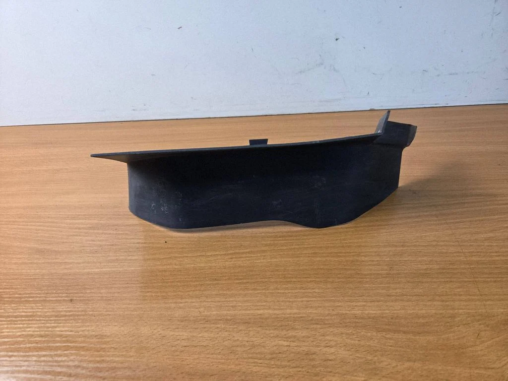 Aizmugurējā luktura apdare (līstīte) ET7613N552ACW