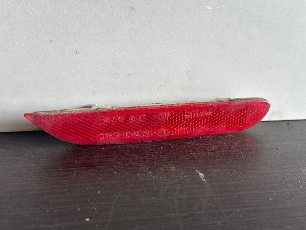 Rear tail light reflector – Nissan Leaf I (ZE0) (2010-2017)