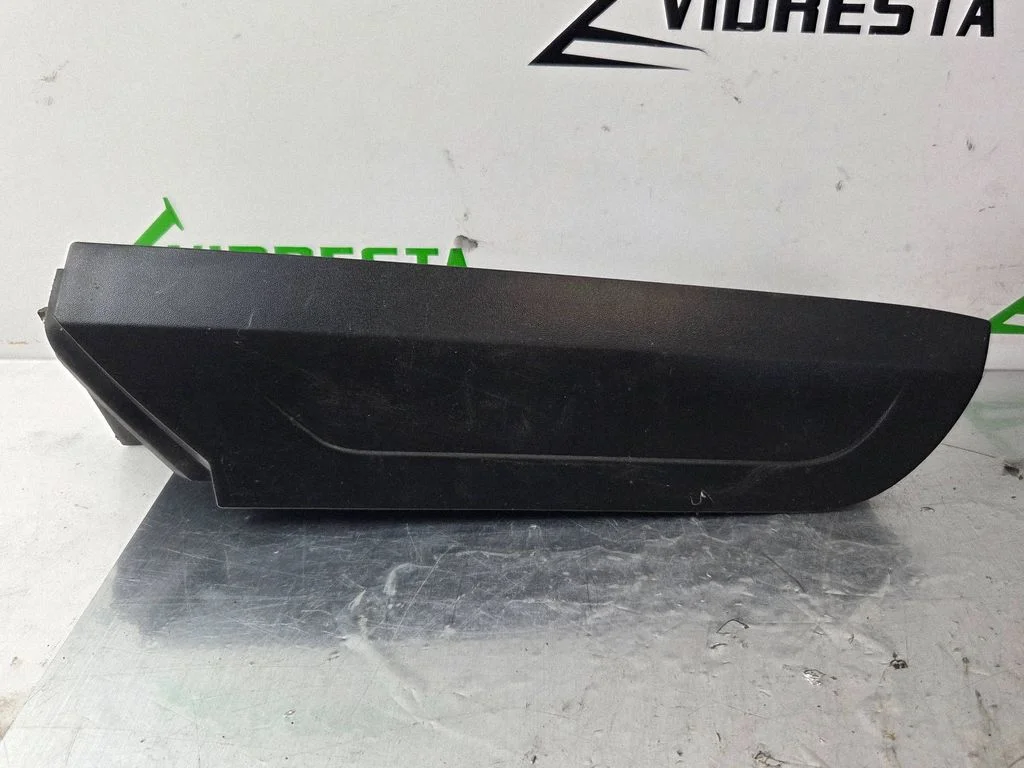 Rear/tail light trim molding DT1113476A
