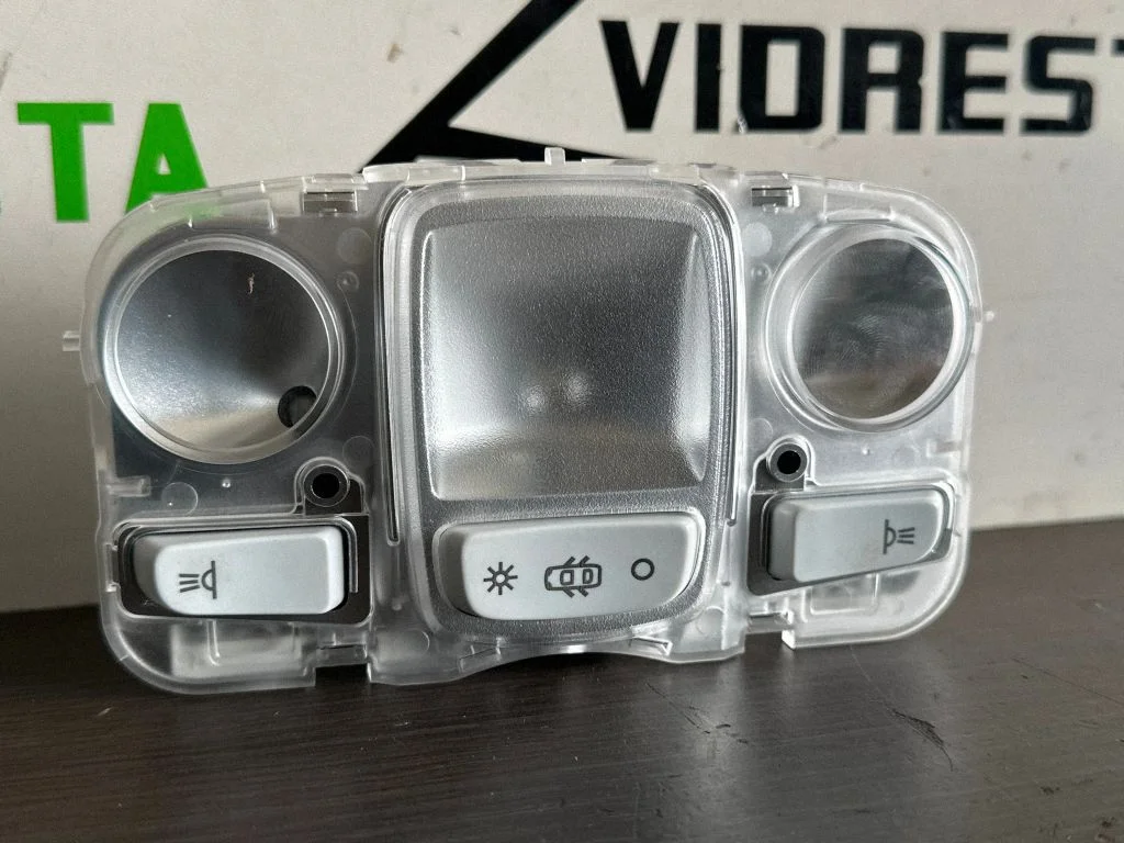 Priekšējo sēdvietu apgaismojuma lukturis 96781445R