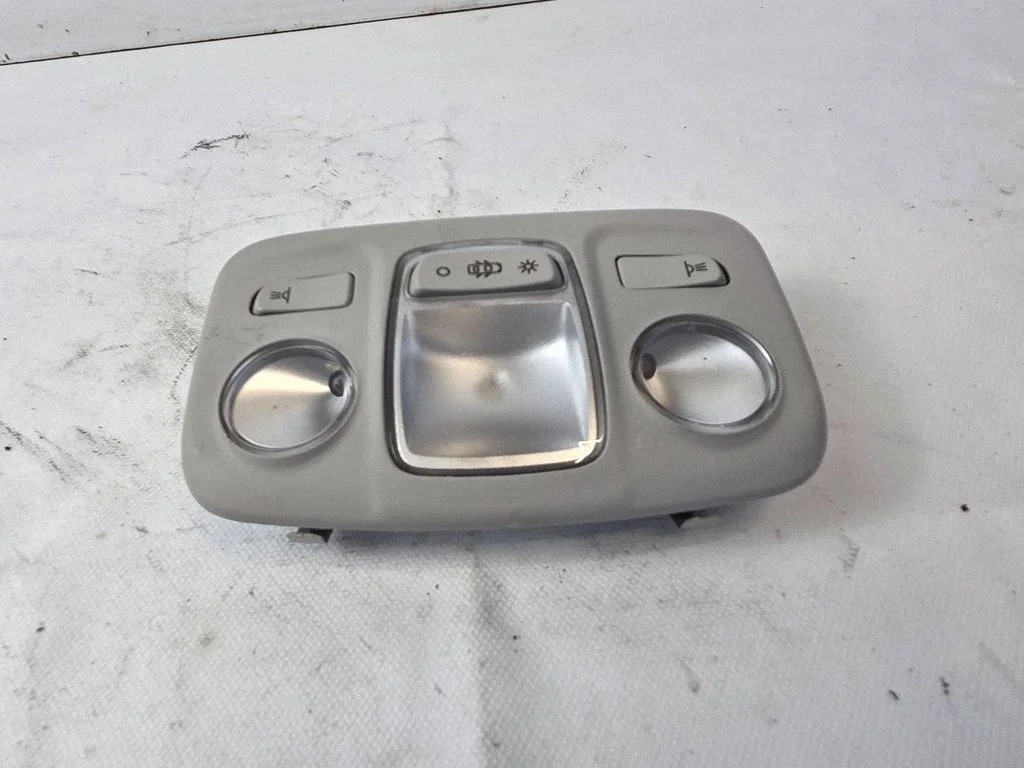 Aizmugurējo sēdvietu apgaismojuma lukturis – Citroen C4 Grand Picasso (2013-2018)