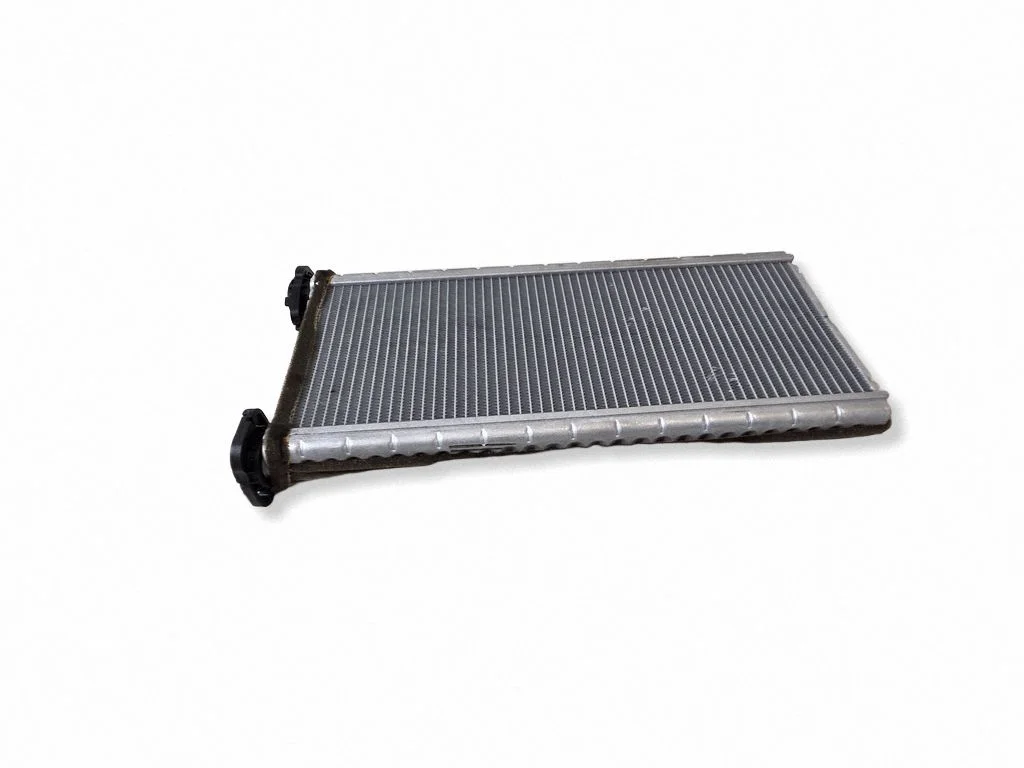 Gaisa kondicioniera radiators (salonā)