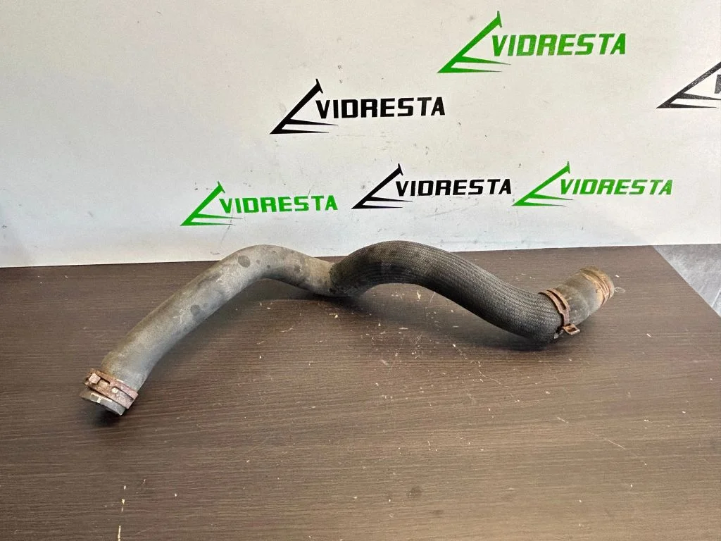 Coolant pipe/hose