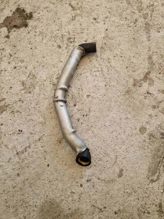 Coolant pipe/hose