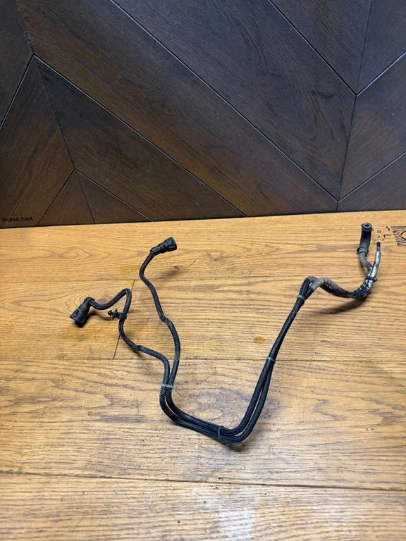 Fuel injector supply line/pipe