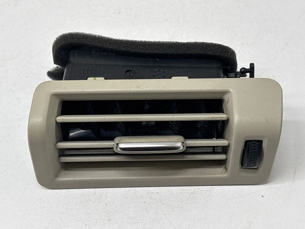 Dashboard side air vent grill/cover trim – Volvo XC60 (2017-)