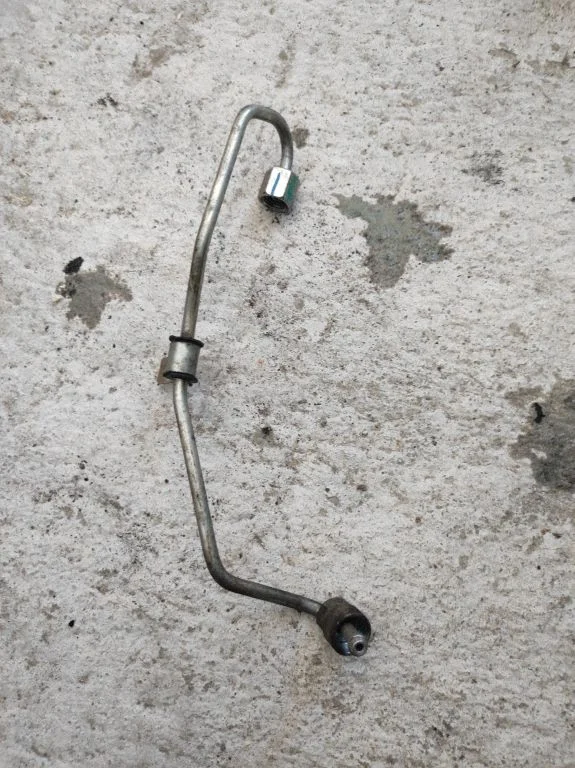 Fuel injector supply line/pipe