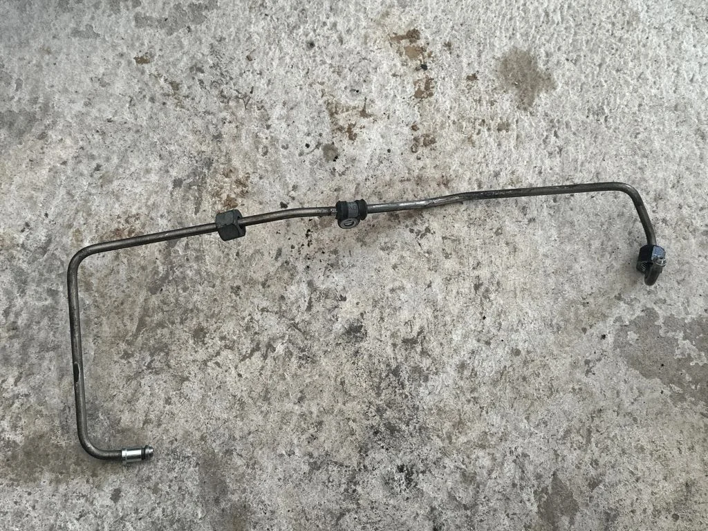 Fuel injector supply line/pipe