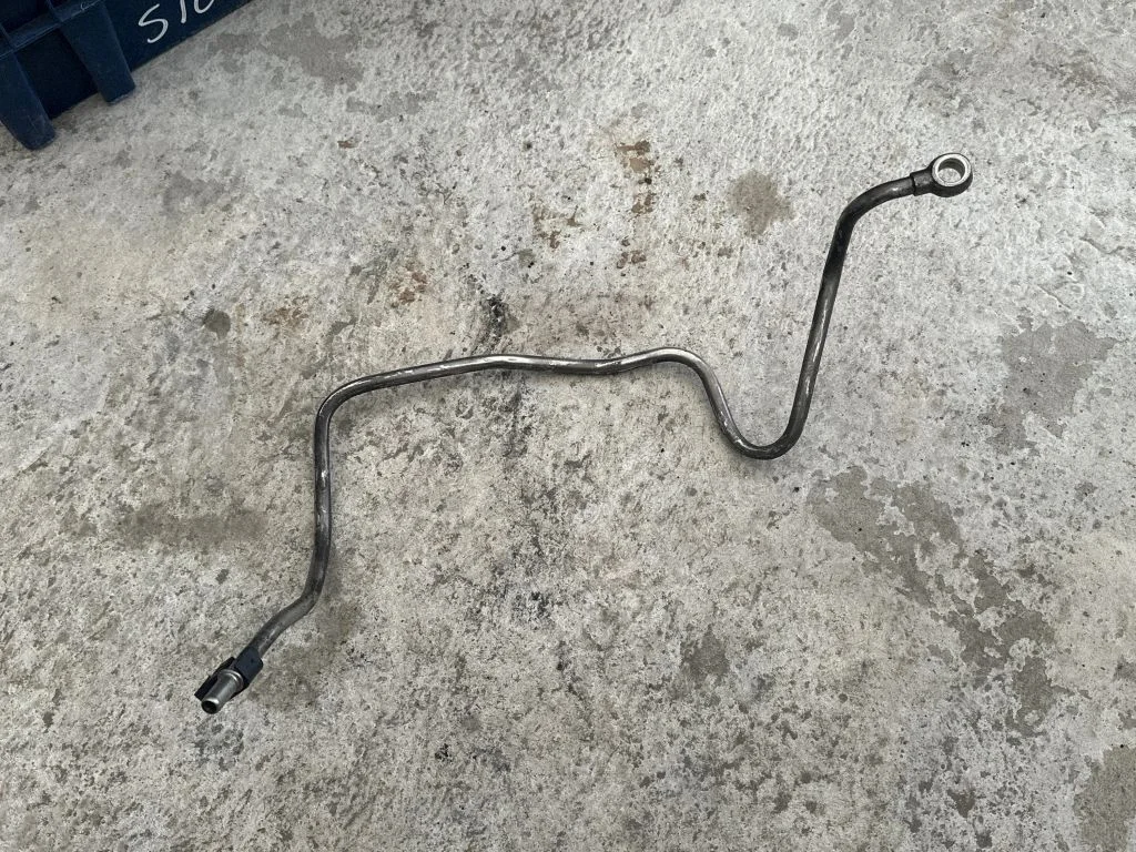 Fuel injector supply line/pipe