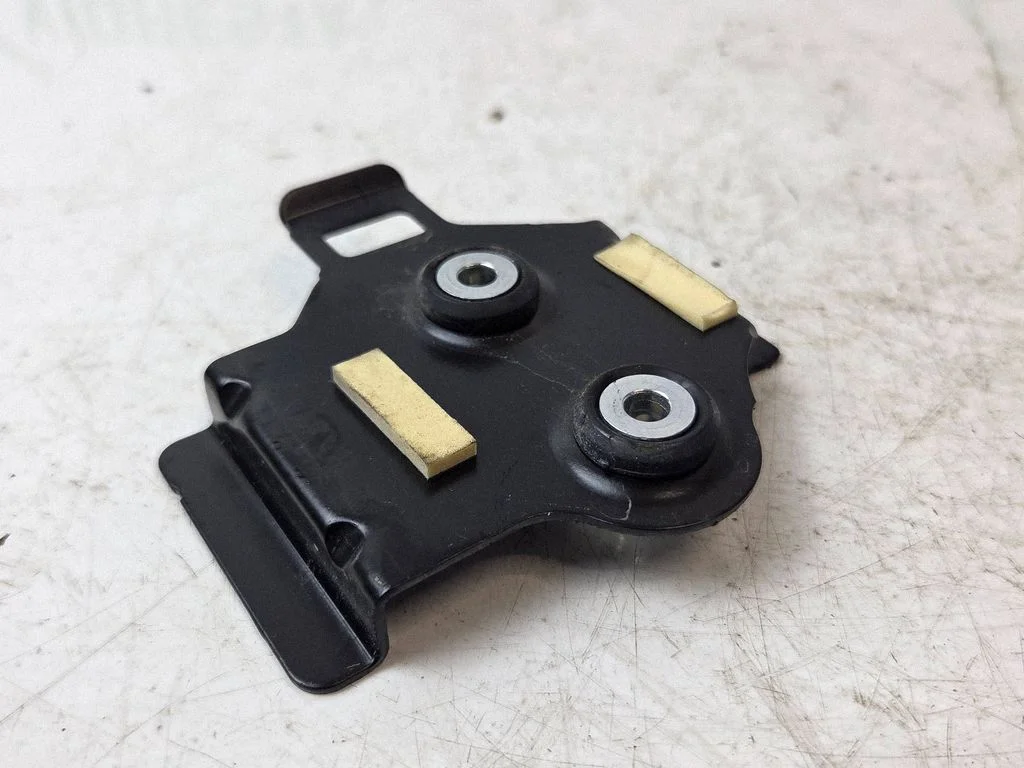 Power steering pump mounting bracket – Peugeot 308 (2021-)