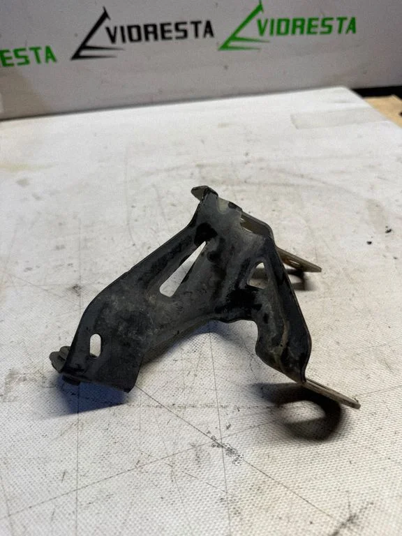 Power steering pump mounting bracket – Opel Vivaro (2014-2018)