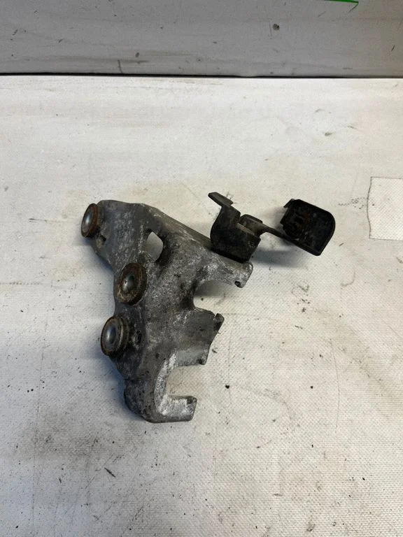 Power steering pump mounting bracket – KIA Sportage (2011-2016)