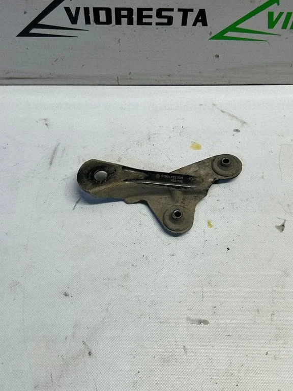 Power steering pump mounting bracket – Opel Vivaro (2014-2018)
