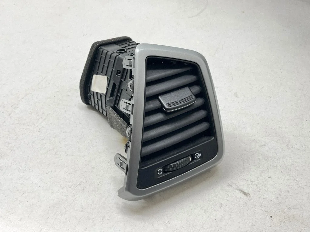 Dashboard side air vent grill/cover trim 97490D7000