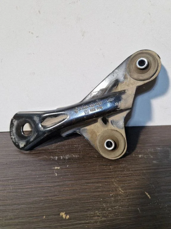 Power steering pump mounting bracket – Renault Trafic III (X82) (2014-)