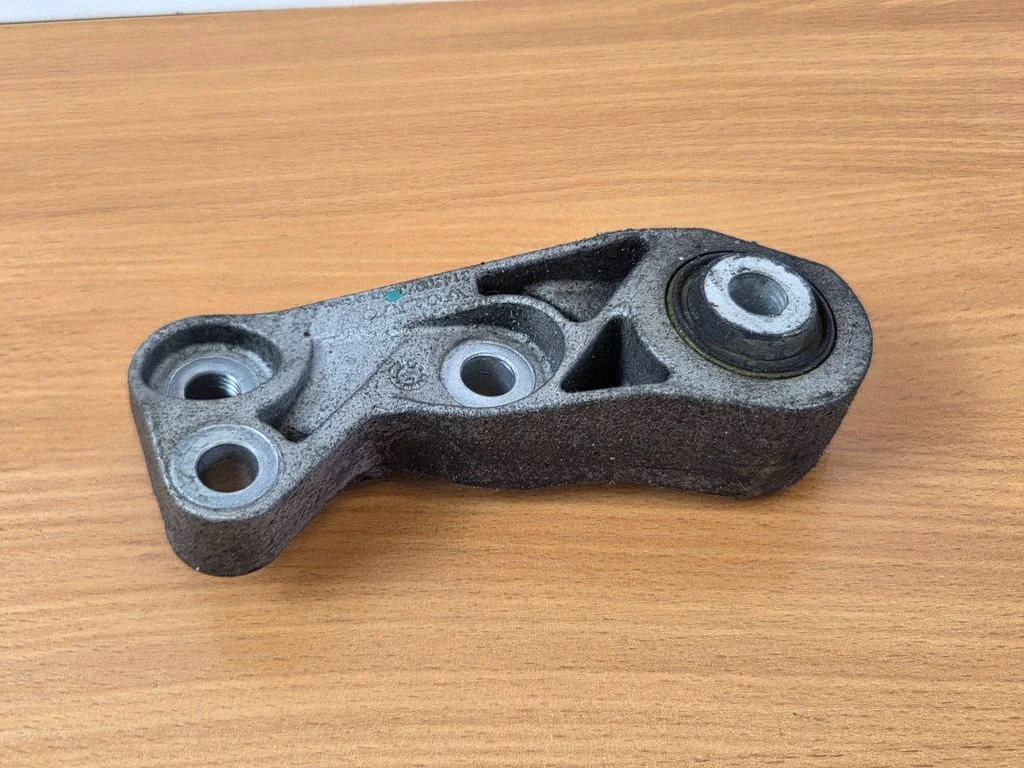 Gearbox mounting bracket – Volvo XC60 (2014-2016)