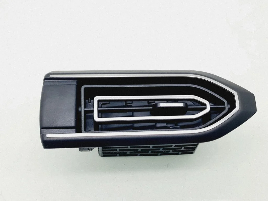 Dashboard side air vent grill/cover trim 687617735R