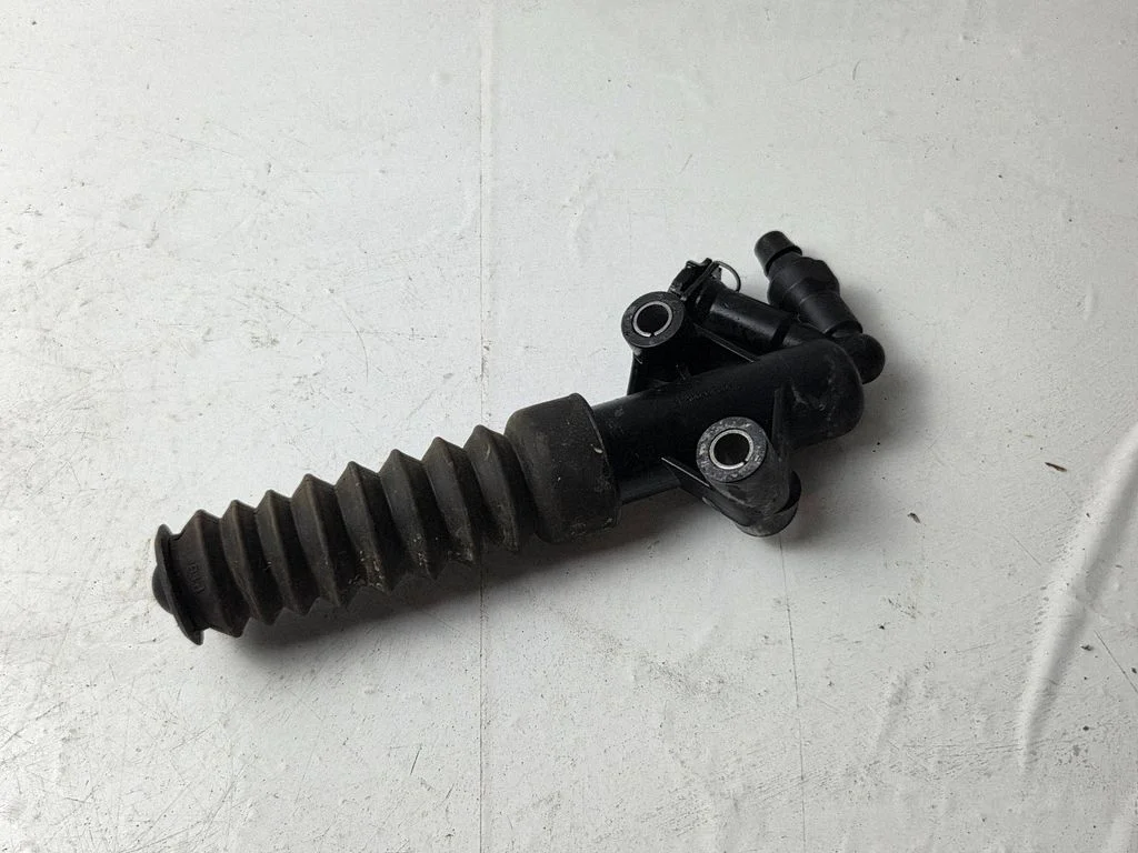 Clutch slave cylinder 9812902980