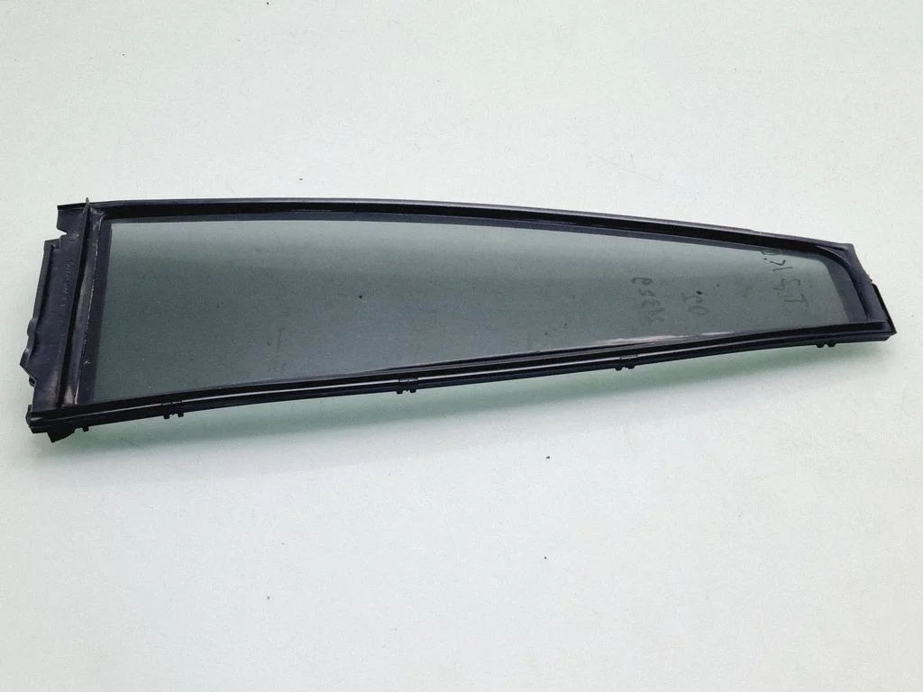 Rear vent window glass – Toyota Land Cruiser (J150) (2009-)