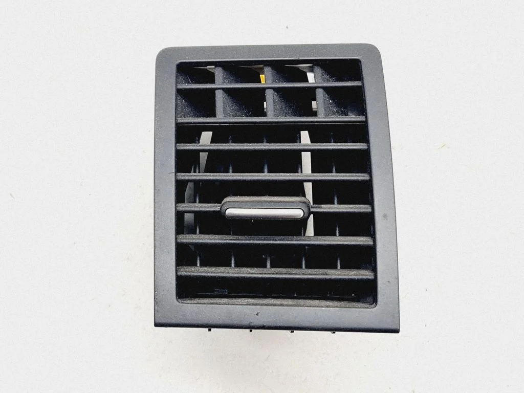 Dashboard side air vent grill/cover trim – Volkswagen Touareg I (2002-2010)