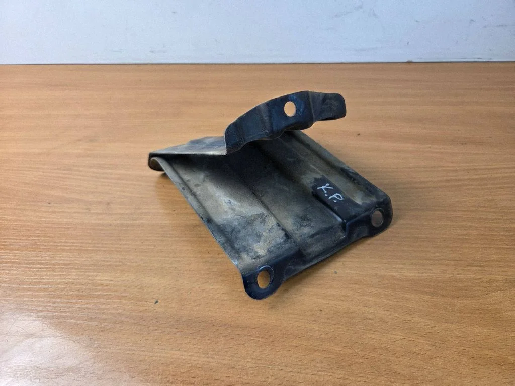 Esistange kinnitusklamber – Ford Transit Custom (2013-2023)