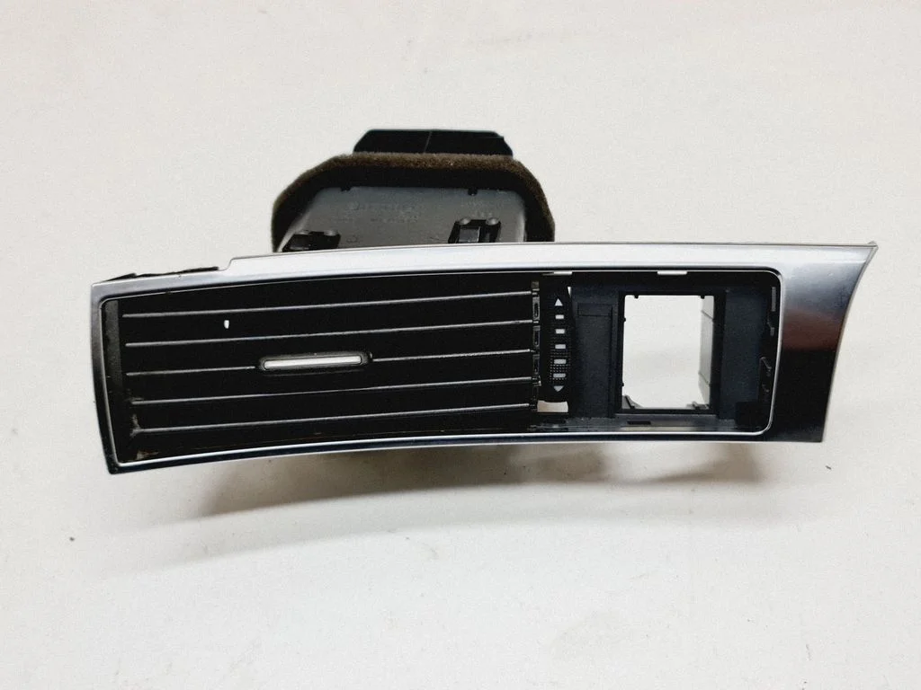 Dashboard side air vent grill/cover trim – Audi A6 Allroad C6 (2006-2011)