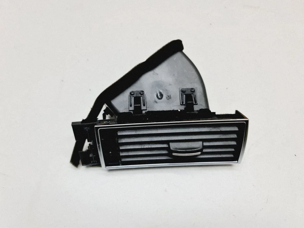 Dashboard side air vent grill/cover trim – Audi A6 Allroad C6 (2006-2011)