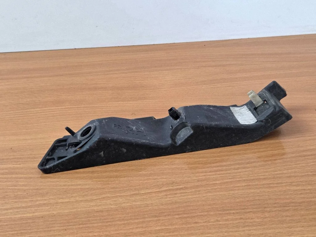 Front bumper mounting bracket 86516F1000