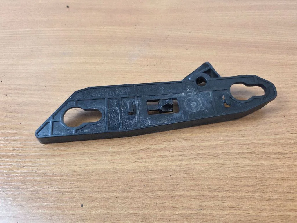 Esistange kinnitusklamber – Peugeot 308 (2013-2021)