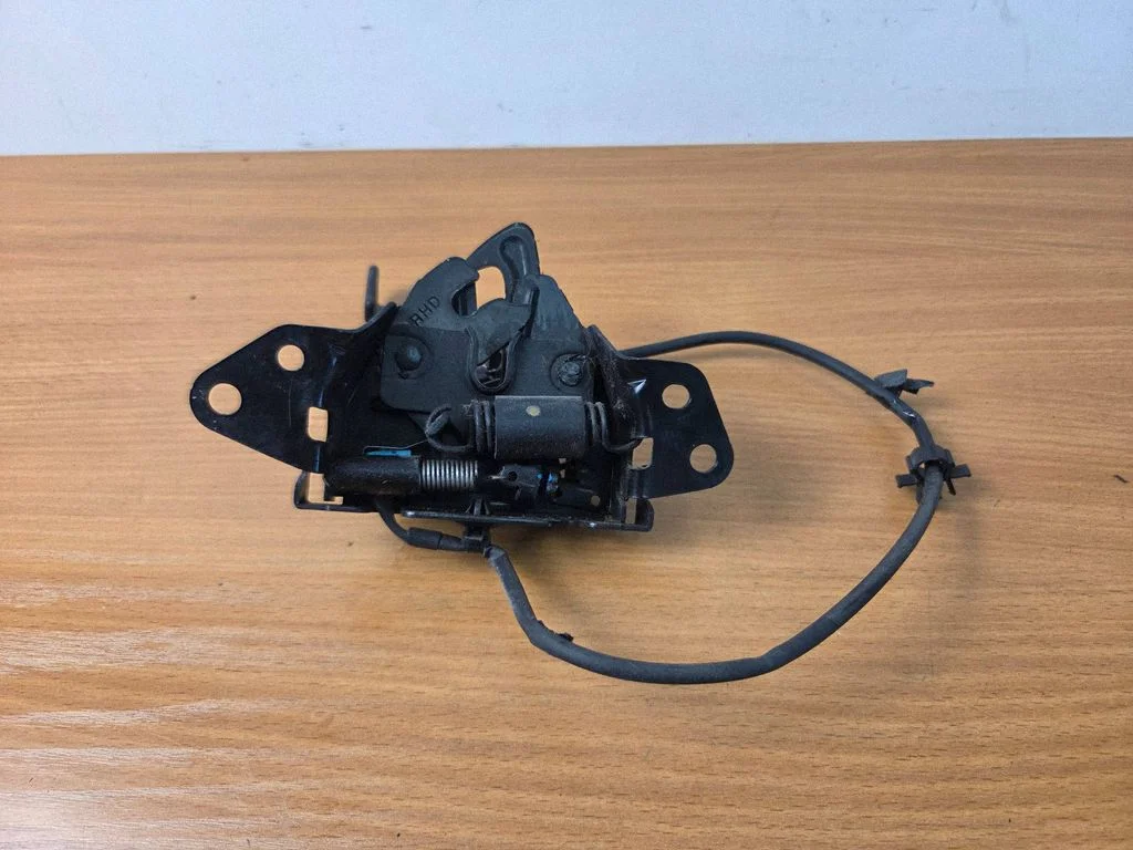 Motora pārsega slēdzene SAI3340