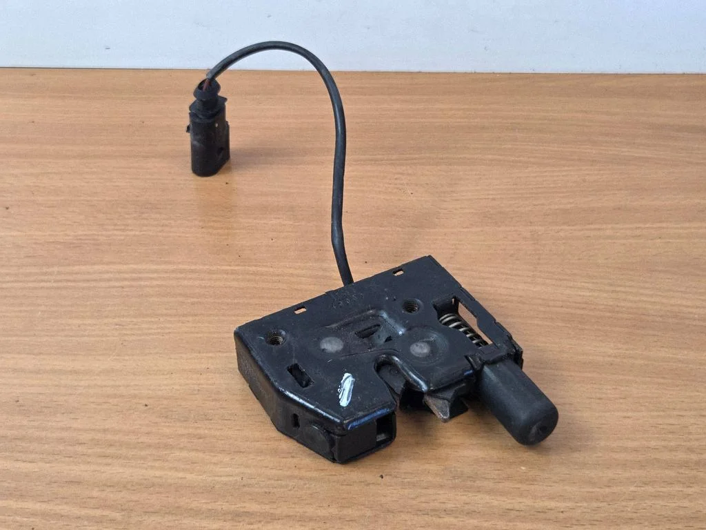 Mootorikapoti lukk 4G0823509