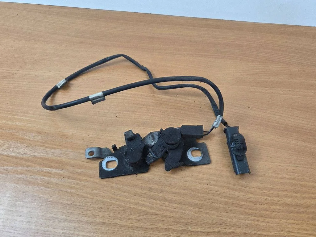 Engine bonnet/hood lock/catch – Peugeot 308 (2013-2021)