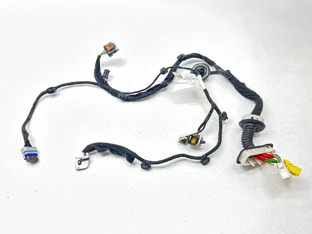 Priekšējo durvju vadu instalācija – Toyota Proace (2016-)