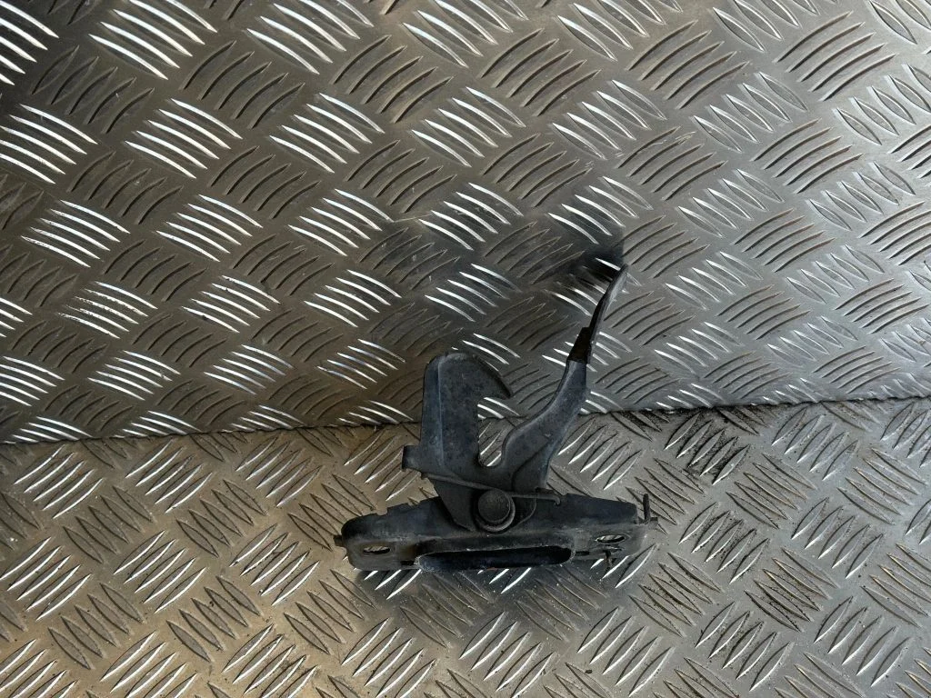 Engine bonnet/hood lock/latch loop/hook – Chrysler Grand Voyager V (2007-2015)