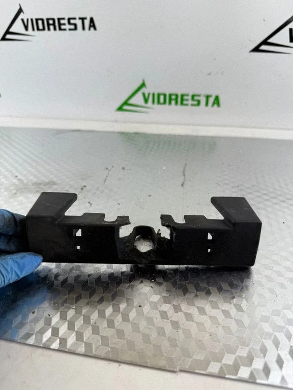Motora pārsega slēdzenes apdare KD5356627