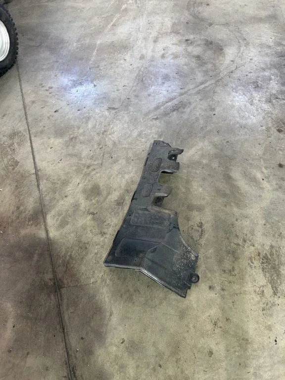 Front bumper skid plate/under tray 86676Q0000