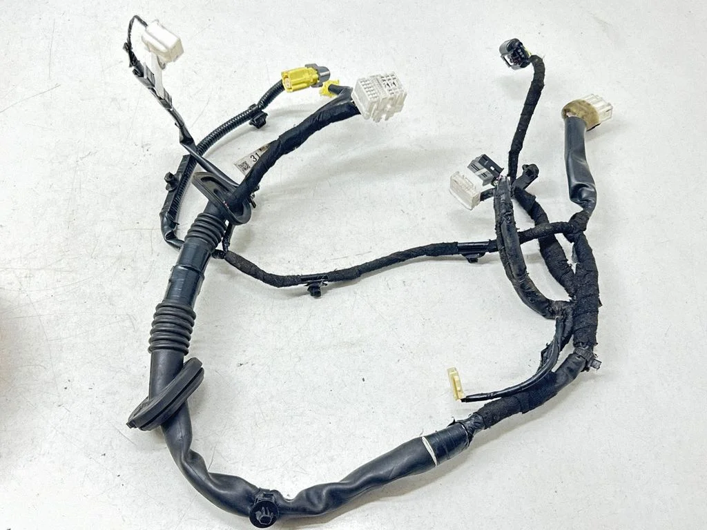 Esiukse juhtmestik 81820FL200