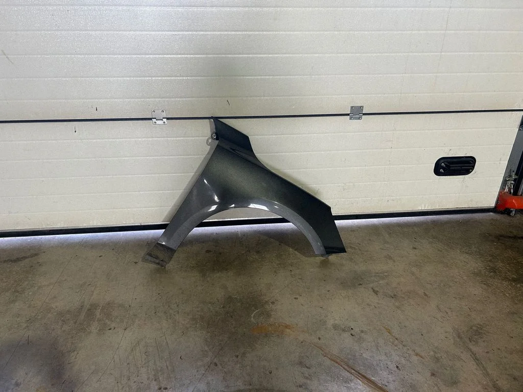 Fender – front right