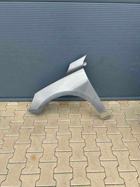 Fender – front left