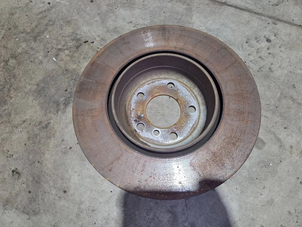 Aizmugurējais bremžu disks – aizmugurējā kreisā