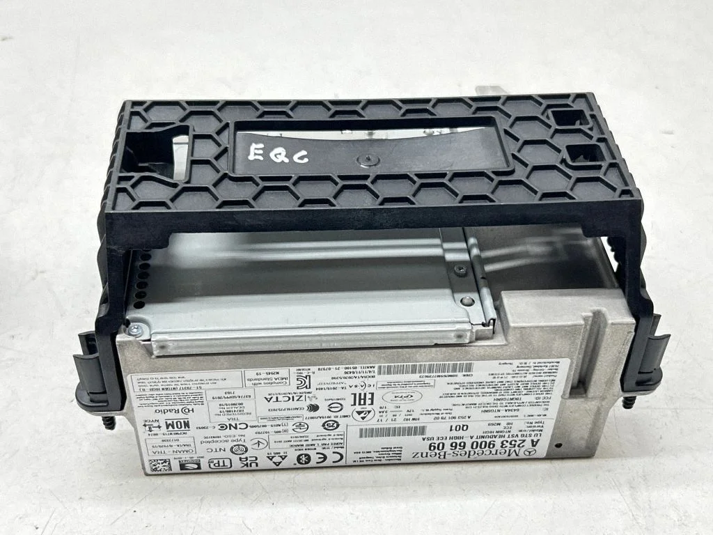 Radio/CD/DVD atskaņotājs/navigācija A2539006609