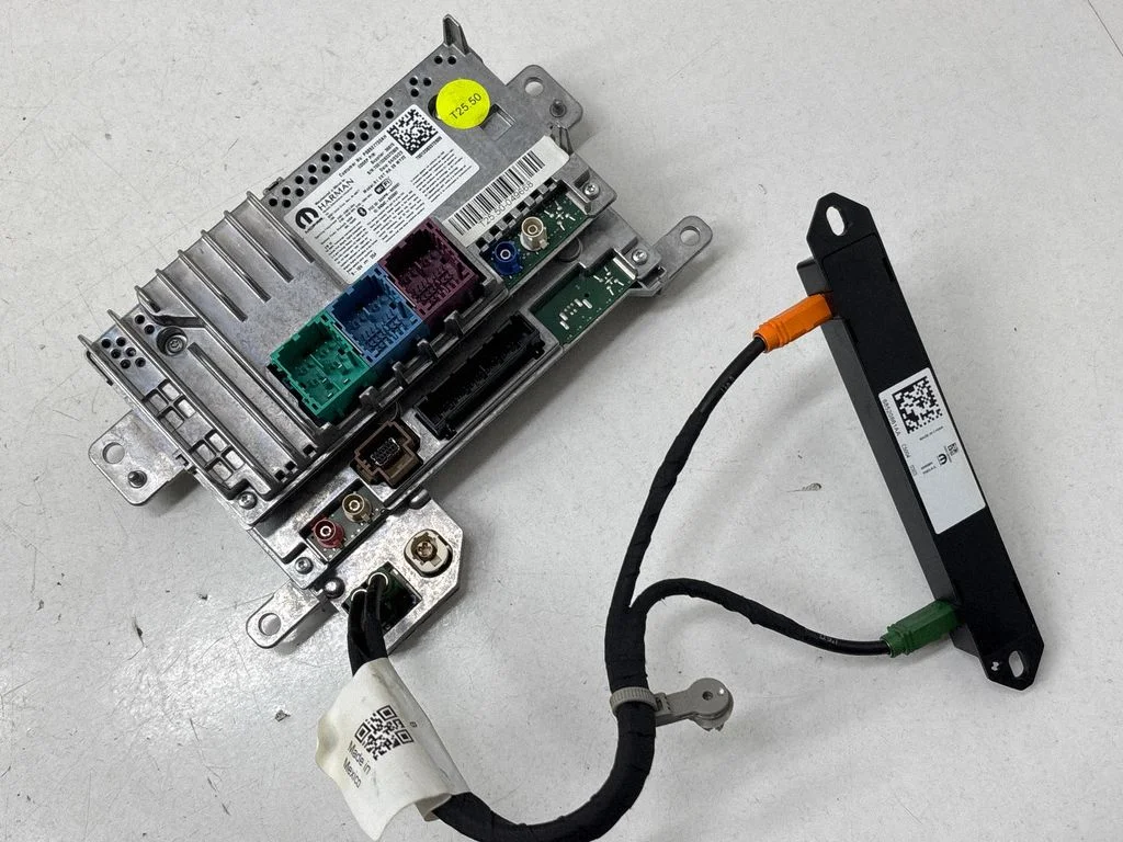 Radio/CD/DVD atskaņotājs/navigācija 68520861AA