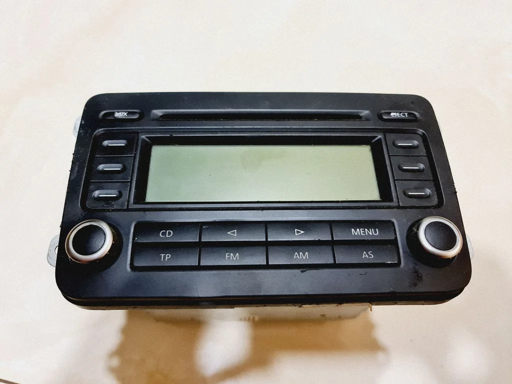 Radio/CD/DVD/GPS head unit RCD300