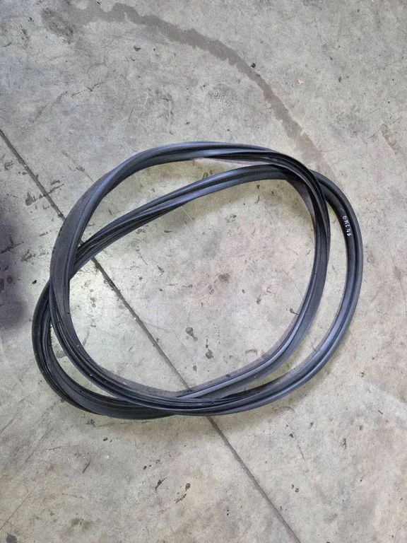 Loading door rubber seal (on body) – rear