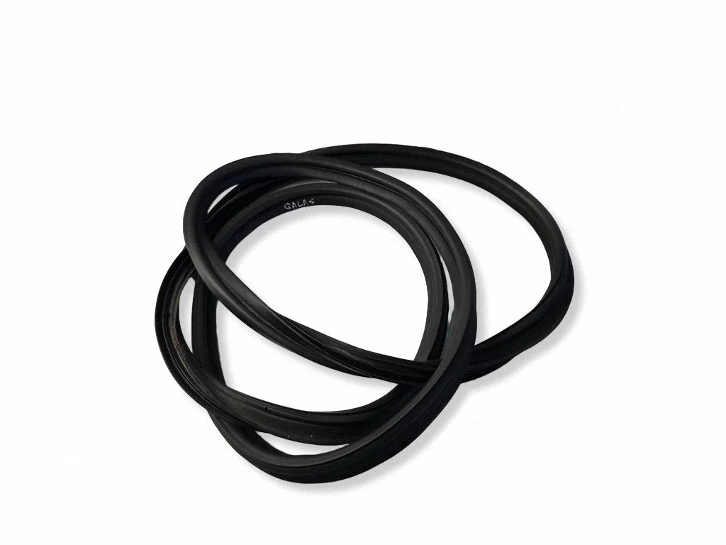 Loading door rubber seal (on body) – rear