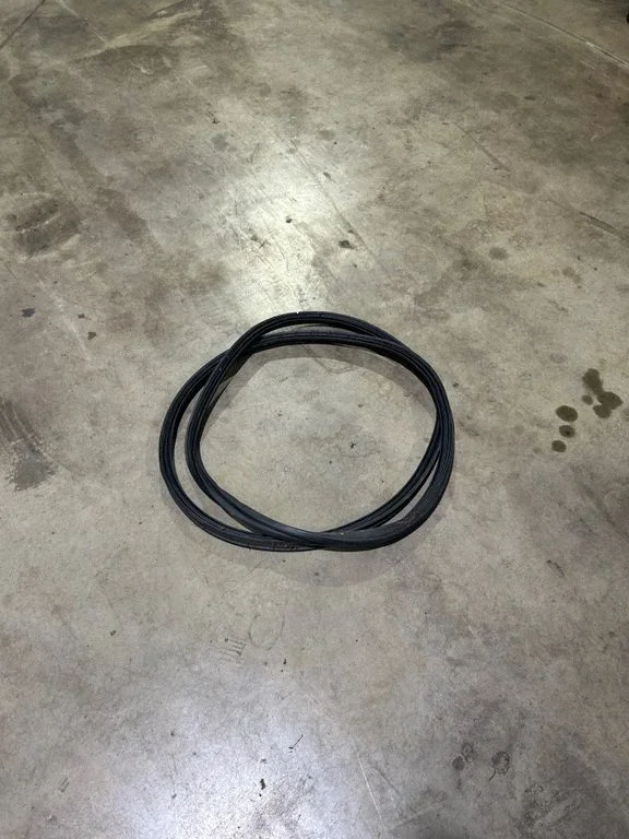 Loading door rubber seal (on body) – rear