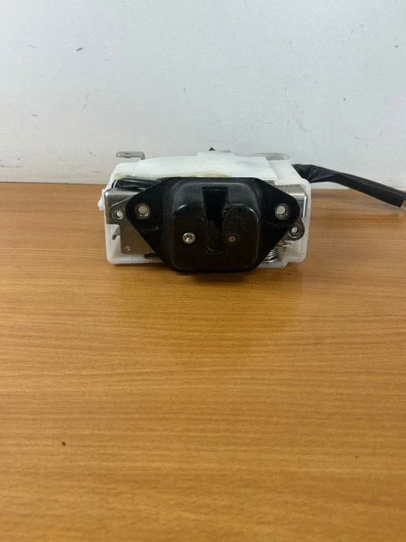 Tailgate/trunk/boot lock/catch/latch D7661372C